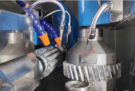 EP-350 shared platform with EP-200 — 6-axis hobbing machine configuration diagram